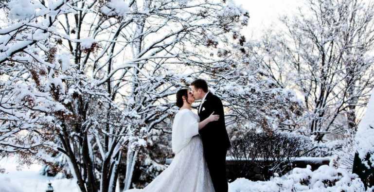La calda eleganza degli abiti da sposo invernali