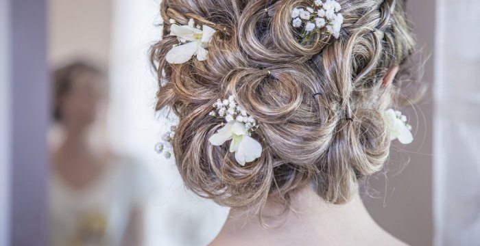 Acconciature sposa capelli medi