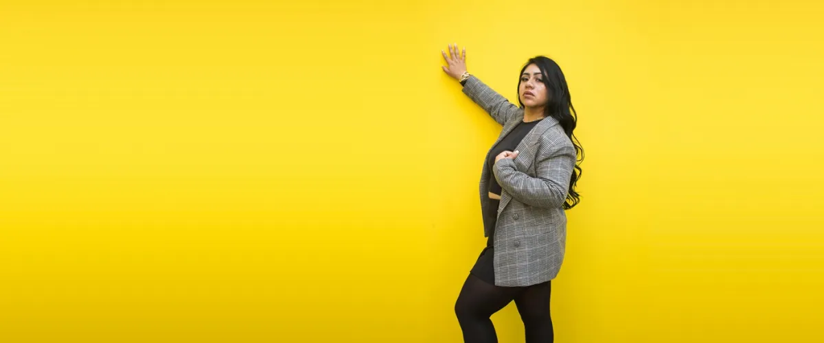 Abiti da cerimonia per taglie forti: come vestirsi elegante e valorizzare le curve