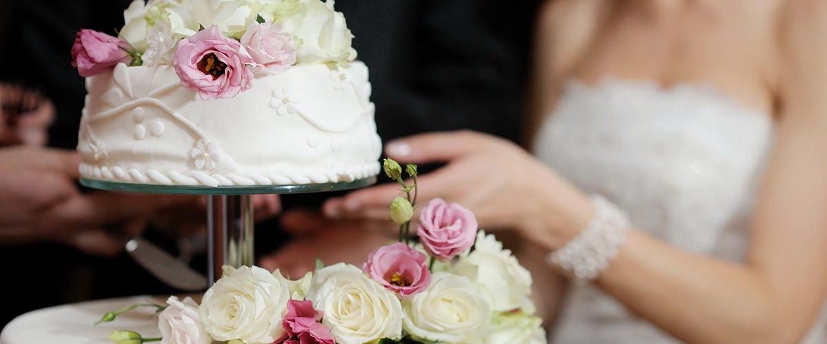 La torta nuziale e il momento del taglio della torta matrimonio