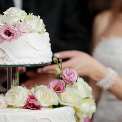 La torta nuziale e il momento del taglio della torta matrimonio