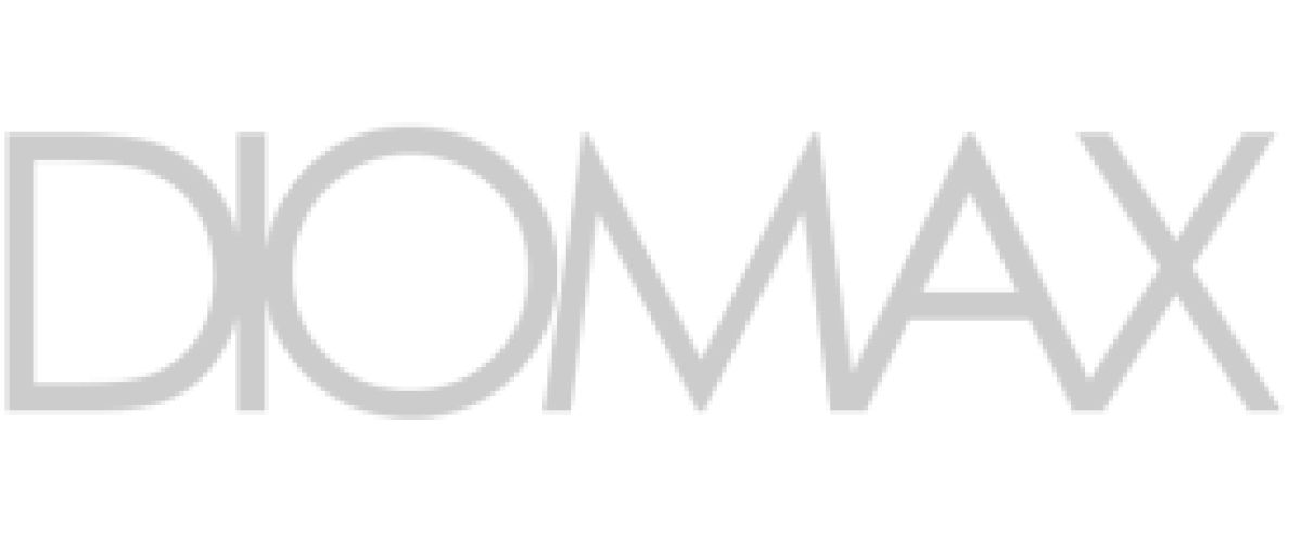 STUDIOMAX photographer