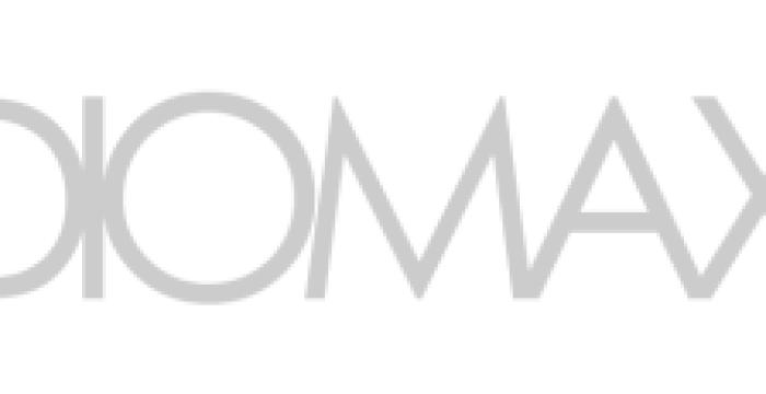 STUDIOMAX photographer