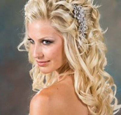 acconciature capelli ricci medi 