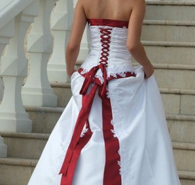 Abito Sposa tema matrimonio in rosso