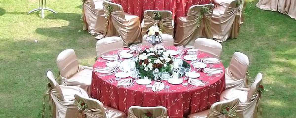 Tavola apparecchiata per matrimonio: apparecchiare i tavoli è un'arte
