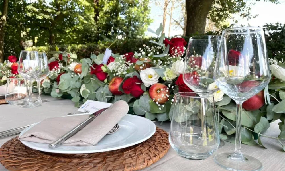 Menu per matrimonio che celebra la tradizione provenzale con tocchi mediterranei